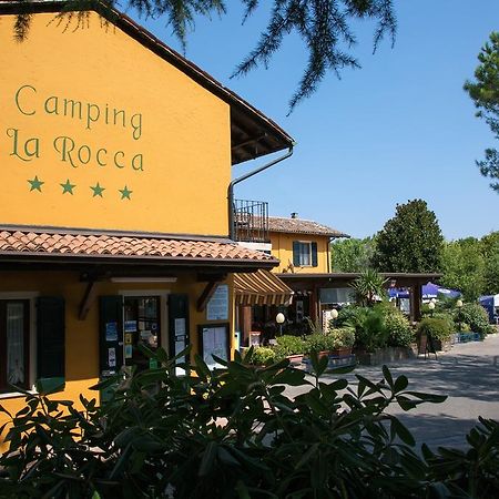 Camping La Rocca Манерба дел Гарда Екстериор снимка