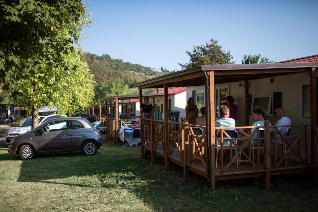 Camping La Rocca Манерба дел Гарда Екстериор снимка