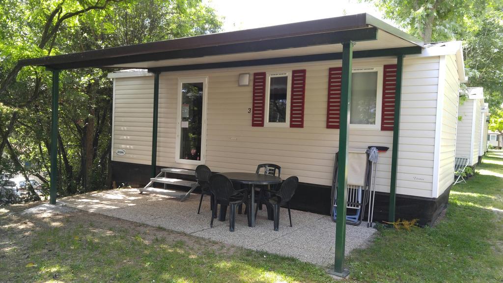 Camping La Rocca Манерба дел Гарда Екстериор снимка