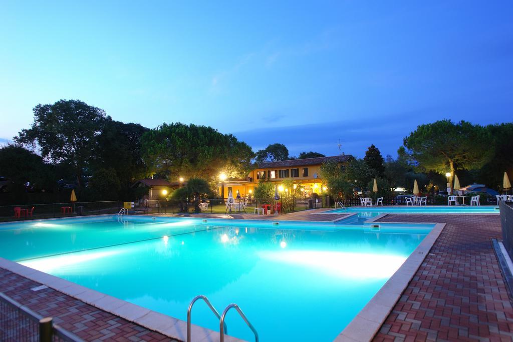 Camping La Rocca Манерба дел Гарда Екстериор снимка