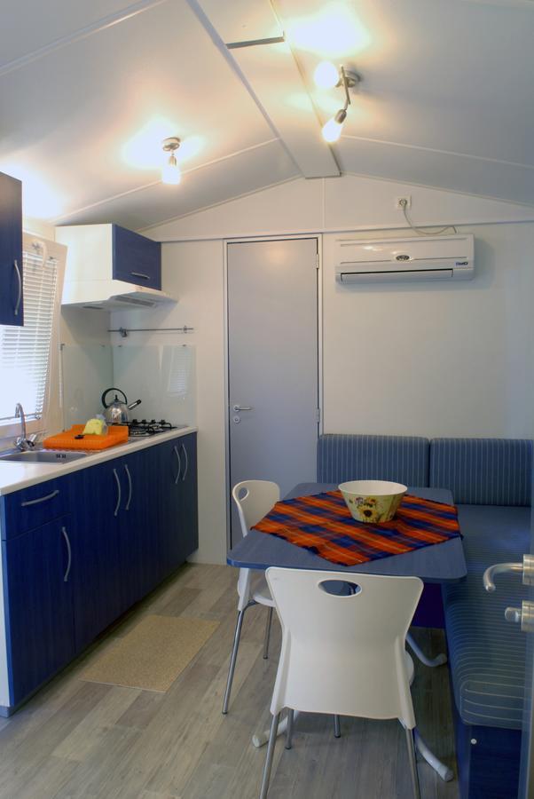 Camping La Rocca Манерба дел Гарда Екстериор снимка
