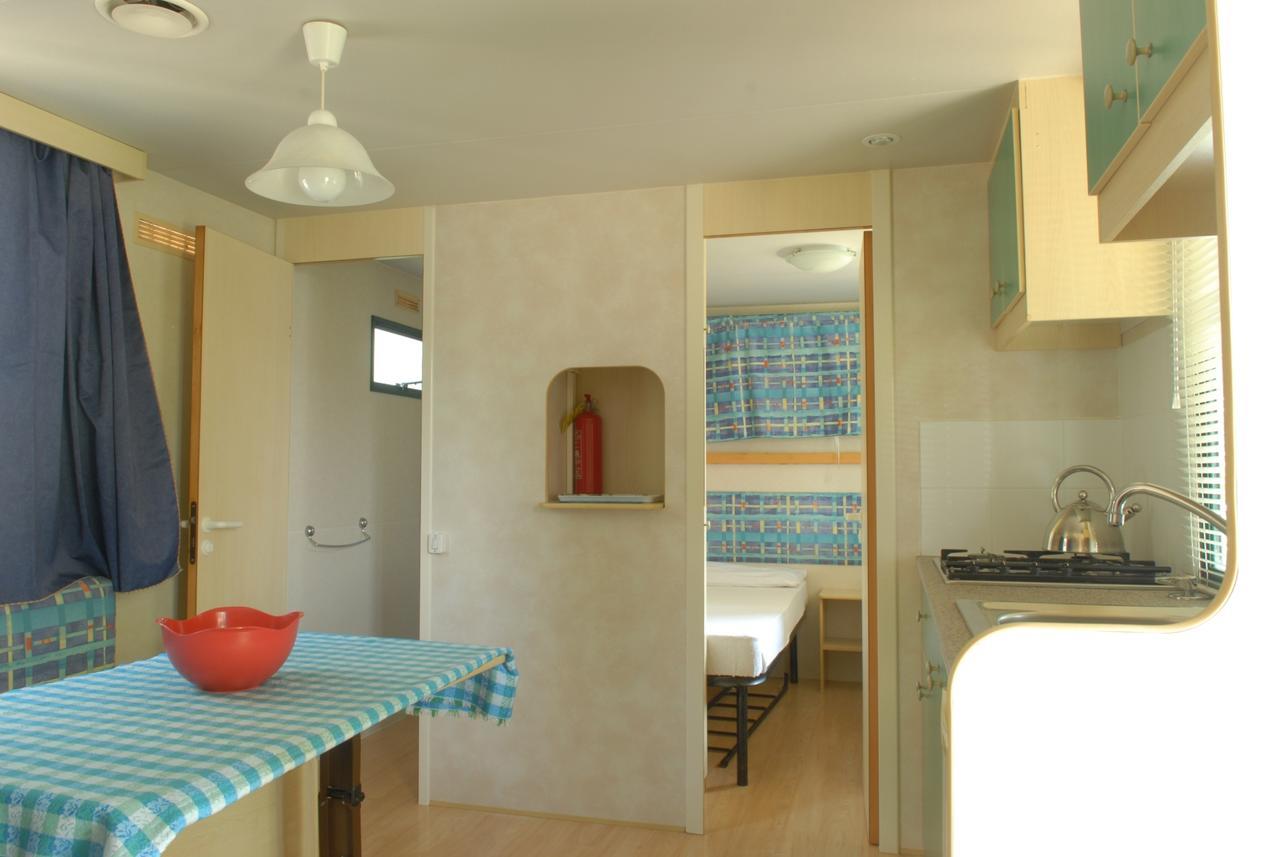 Camping La Rocca Манерба дел Гарда Екстериор снимка