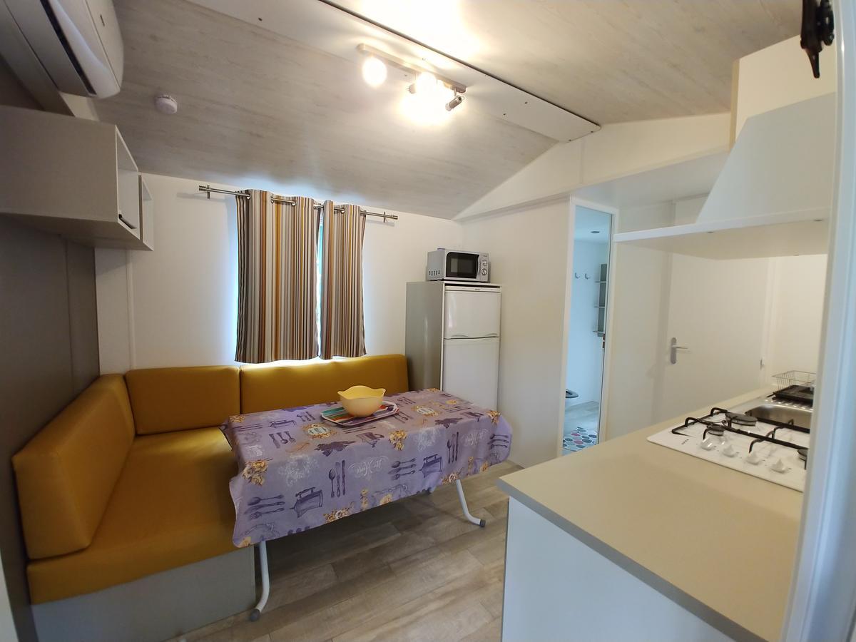 Camping La Rocca Манерба дел Гарда Екстериор снимка
